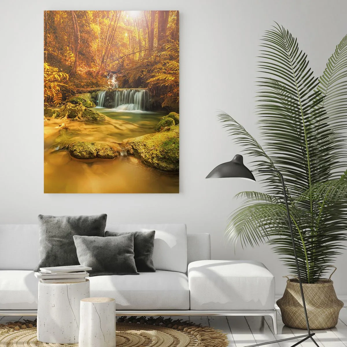 Quadro su vetro - Una cascata dorata in una foresta autunnale circondata dal verde - 80x120cm - Cascata boschiva in oro - Decorazione murale moderna per soggiorno e camera da letto ARTTOR
