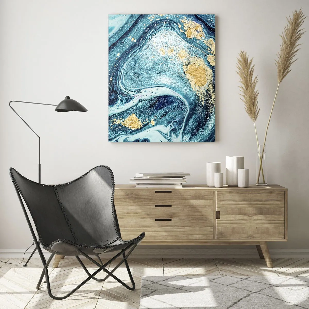 Quadro su vetro - Una composizione astratta di onde e accenti dorati - 80x120cm - Vortice blu - Decorazione murale moderna per soggiorno e camera da letto ARTTOR