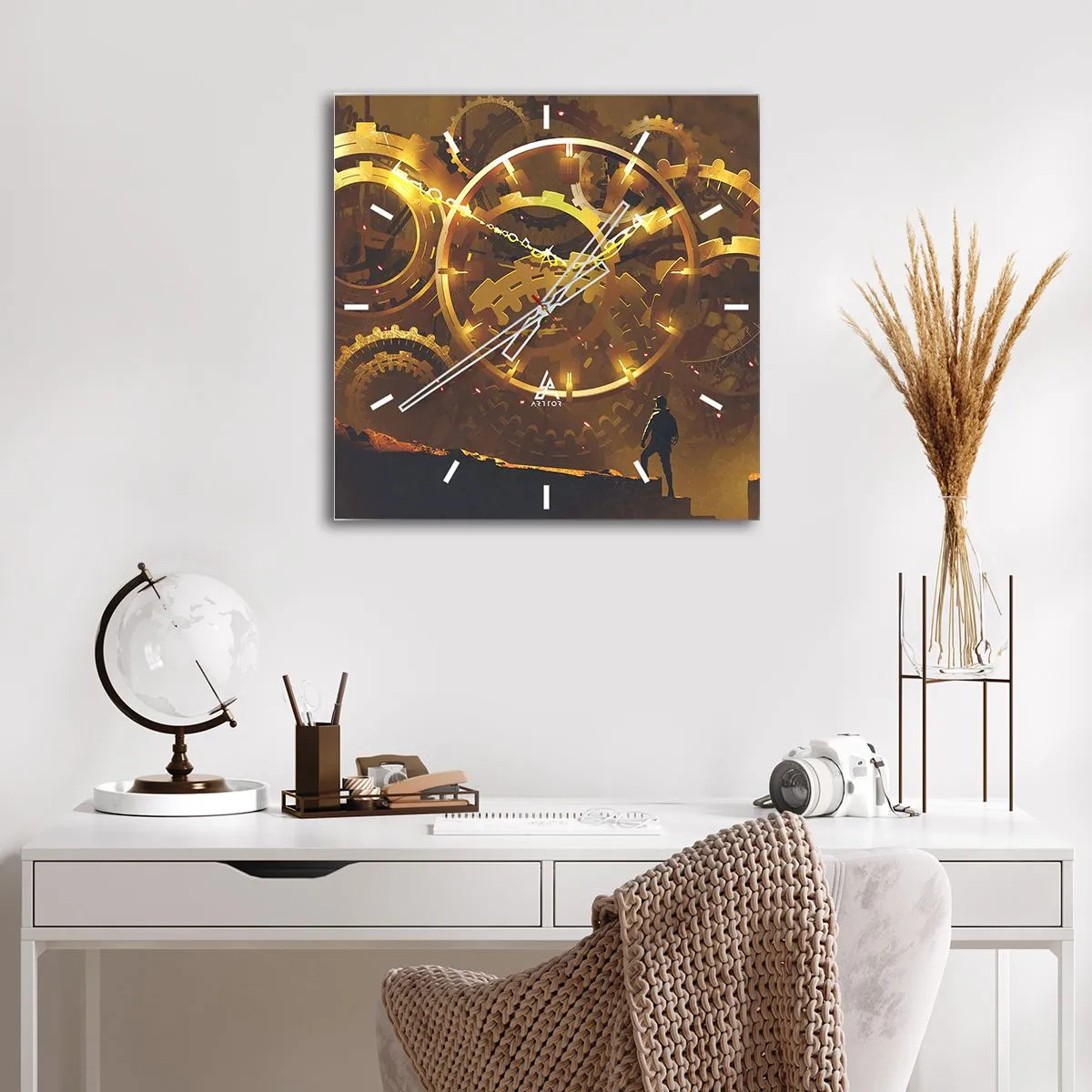 Orologio da parete - Orologio in Vetro - Ingranaggi dorati in un ambiente surreale con una figura - 30x30cm - Alla fonte del tempo - Decorazione murale moderna per soggiorno e camera da letto ARTTOR