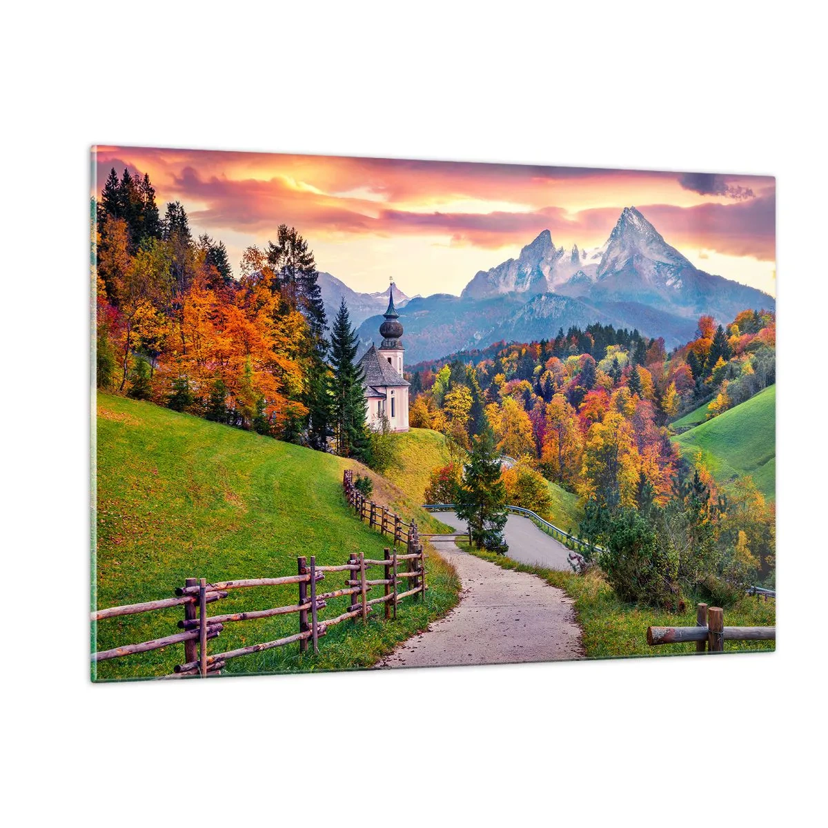 Quadro su vetro - Paesaggio montano autunnale con una chiesa e una strada che attraversa le colline - 120x80cm - Un paesaggio come dipinto - Decorazione murale moderna per soggiorno e camera da letto ARTTOR