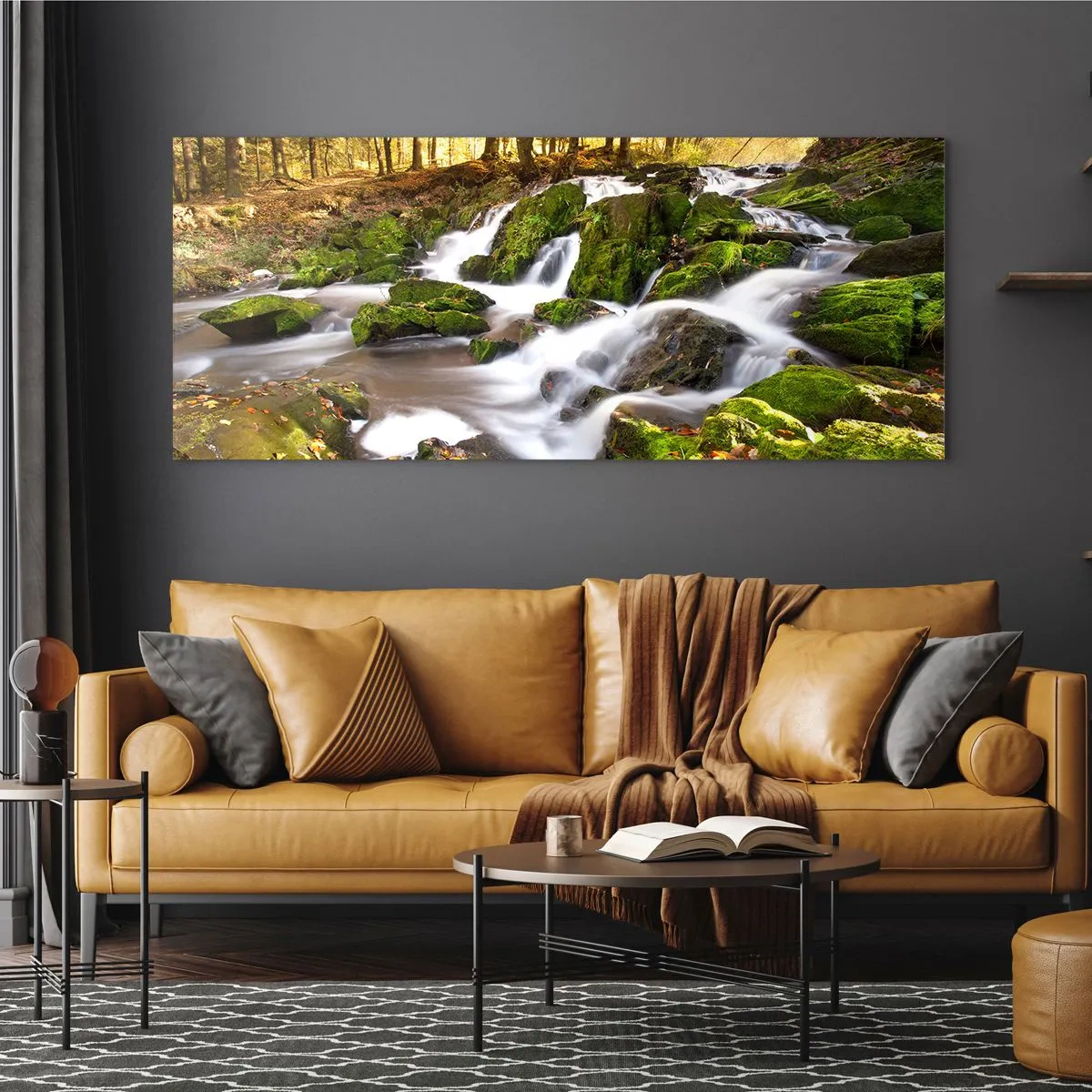 Quadro su vetro - Un paesaggio boscoso con una cascata circondata dal muschio - 120x50cm - Rapido nel bosco autunnale - Decorazione murale moderna per soggiorno e camera da letto ARTTOR