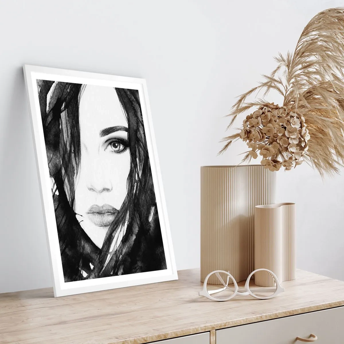 Poster in cornice bianca - Ritratto di donna in bianco e nero - 70x100 cm