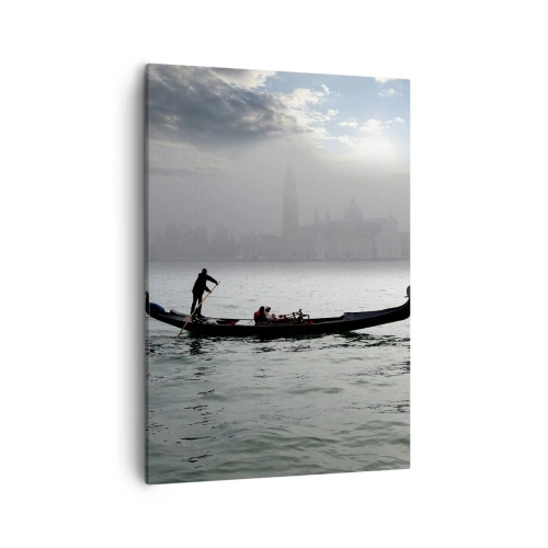 Quadro su tela - Stampe su Tela - Una gondola scivola sulle acque di Venezia in una mattina nebbiosa, sovrastando la città. - 50x70cm - Città magica di acqua e nebbia - Decorazione murale moderna per soggiorno e camera da letto ARTTOR