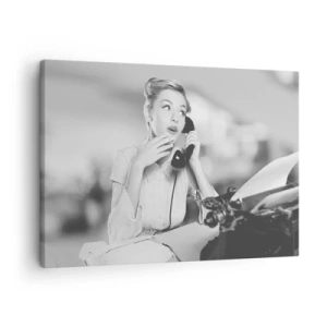 Quadro su tela - Stampe su Tela - Una donna che parla al telefono davanti a una macchina da scrivere - 70x50cm - Salve, qui gli anni '50 - Decorazione murale moderna per soggiorno e camera da letto ARTTOR