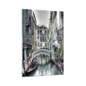 Quadro su vetro - Canale veneziano con gondola e ponte di pietra - 80x120cm - Da secoli in silenziosa riflessione - Decorazione murale moderna per soggiorno e camera da letto ARTTOR