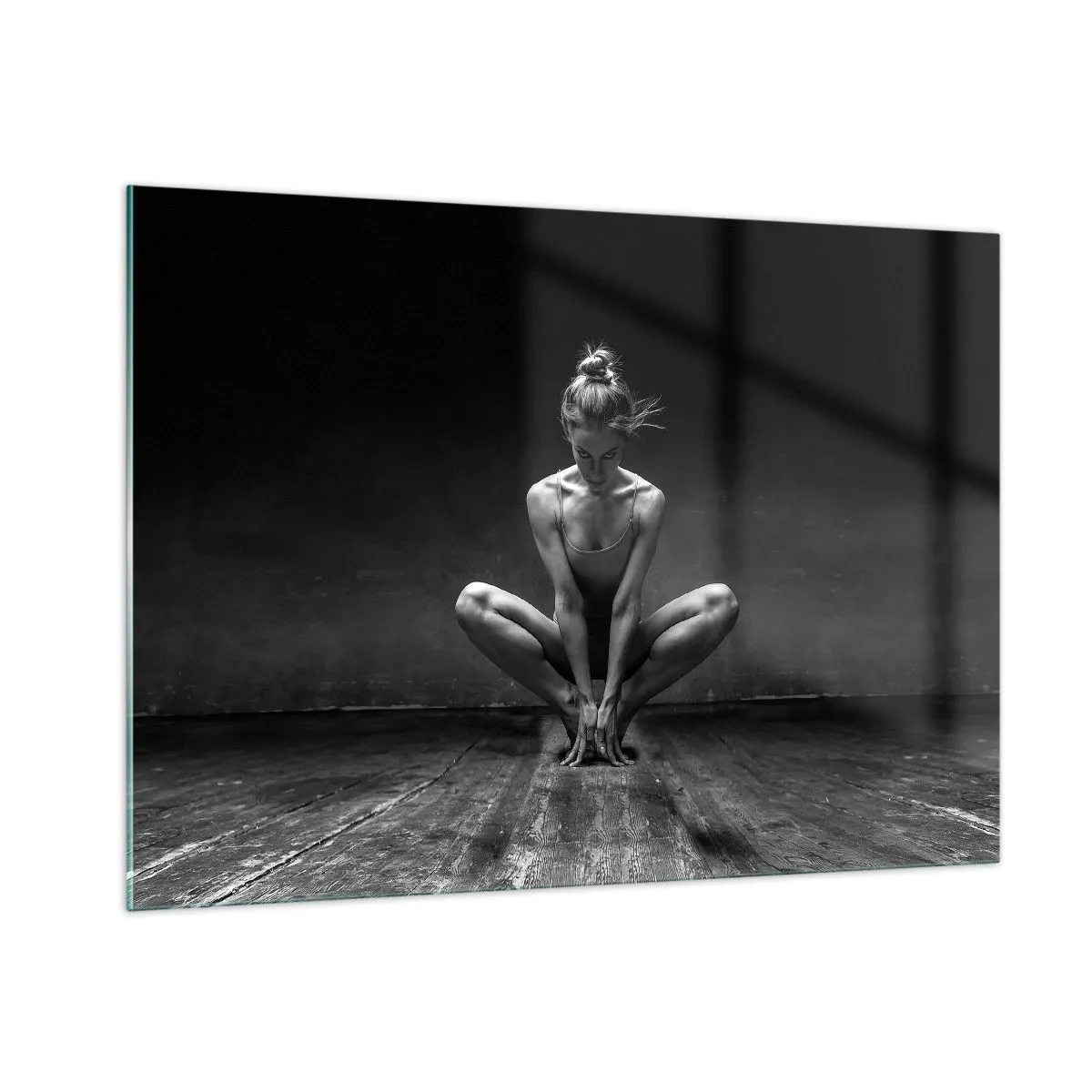 Quadro su vetro - Una ballerina in posa di balletto su un pavimento di legno - 100x70cm - La concentrazione dell'energia della danza - Decorazione murale moderna per soggiorno e camera da letto ARTTOR