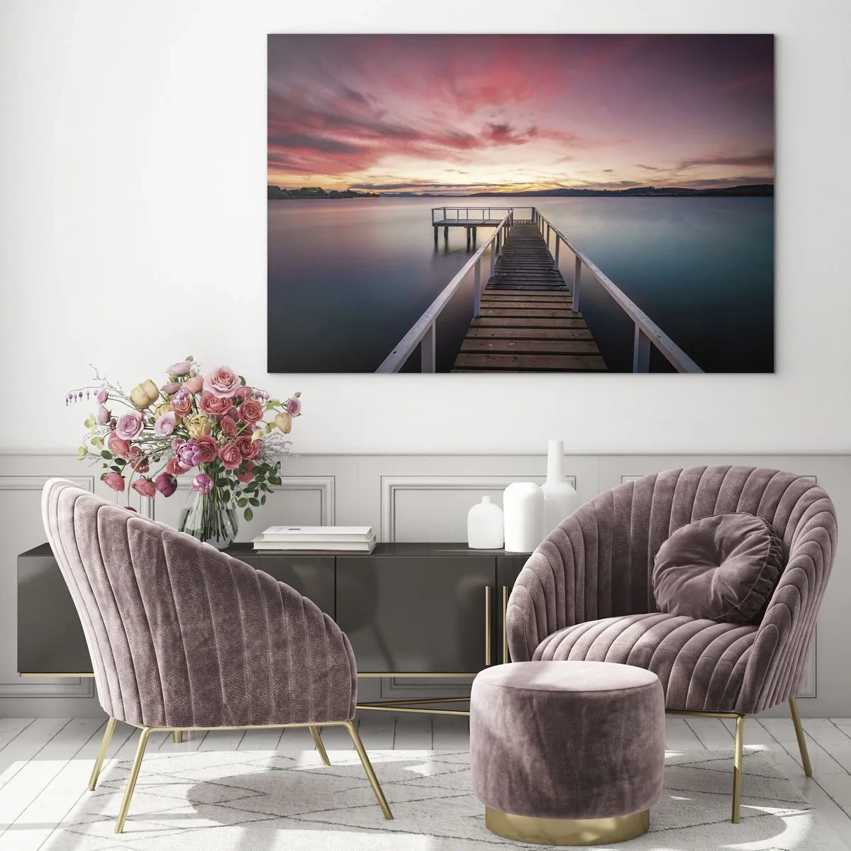 Quadro su vetro - Molo sul lago al tramonto con cielo rosa - 70x50cm - La fiamma mite della sera - Decorazione murale moderna per soggiorno e camera da letto ARTTOR