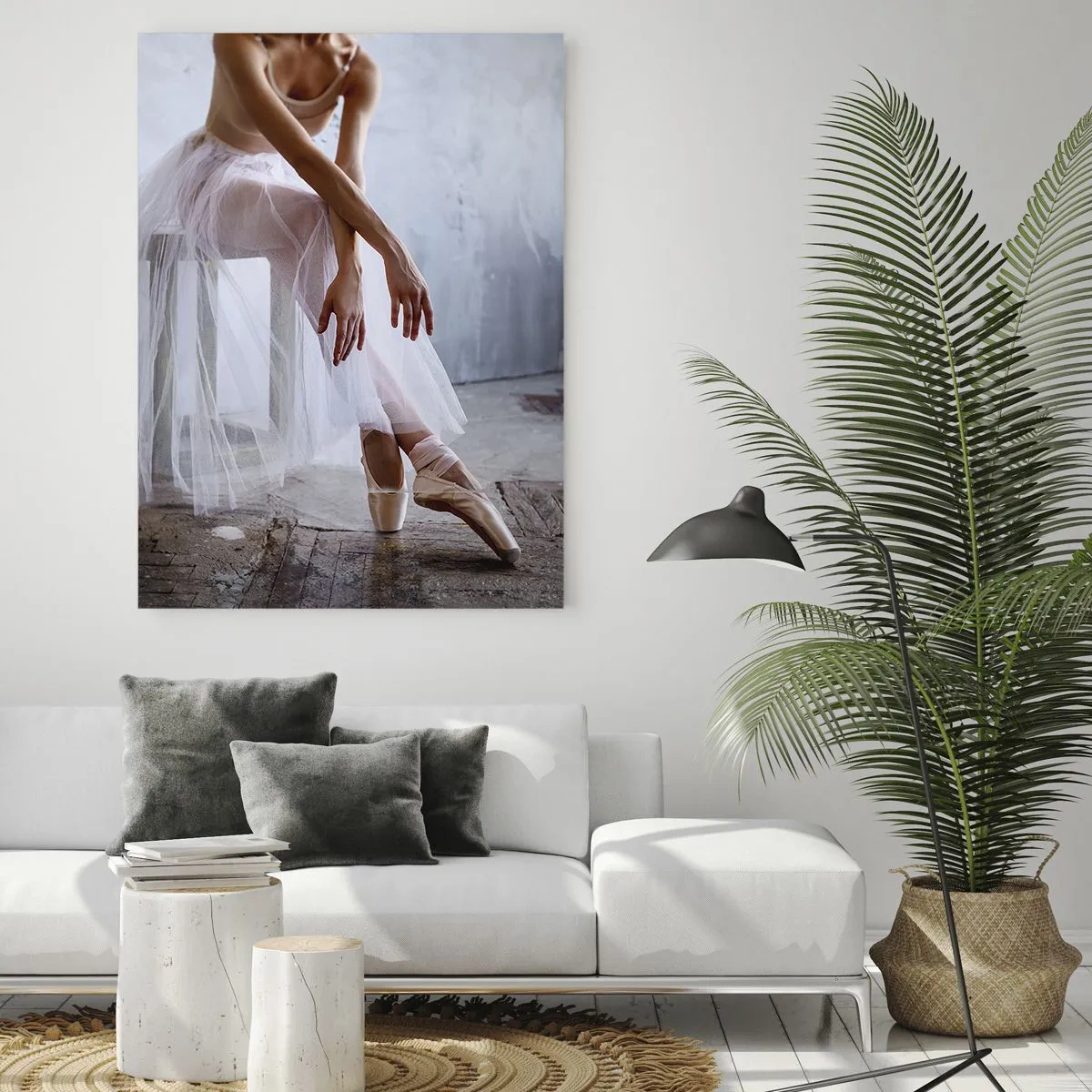 Quadro su vetro - Una ballerina con una gonna di tulle riposa nell'atrio - 50x70cm - Prima che si accendano le luci del palco - Decorazione murale moderna per soggiorno e camera da letto ARTTOR