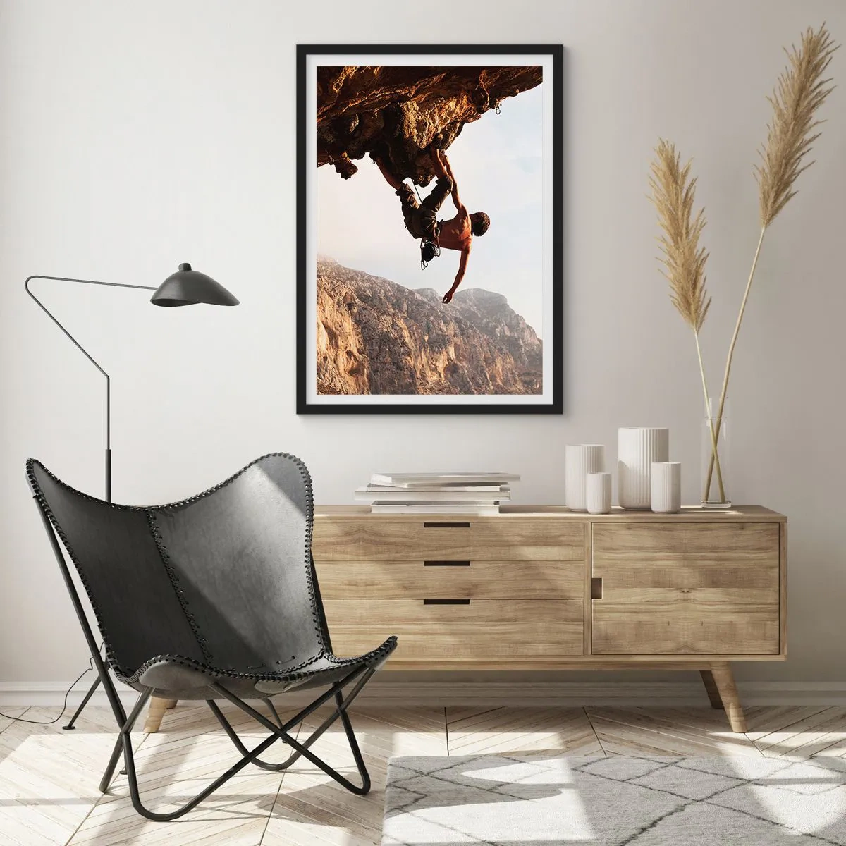 Poster in cornice nera - Il mondo ristretto in una mano sul bordo del masso - 70x100 cm