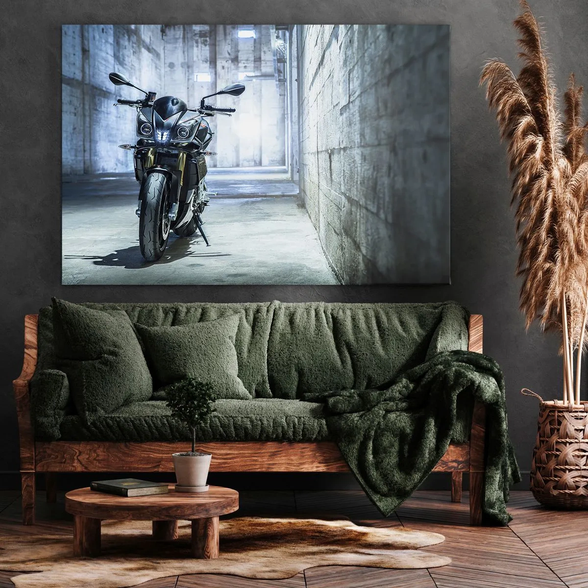 Quadro su tela - Stampe su Tela - Una motocicletta moderna in un interno industriale - 120x80cm - Prima che rombi il motore - Decorazione murale moderna per soggiorno e camera da letto ARTTOR