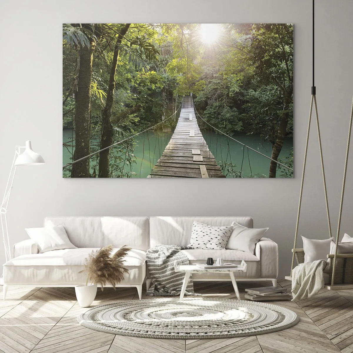 Quadro su vetro - Un ponte sospeso in una foresta tropicale illuminato dalla luce del sole. - 70x50cm - Sull'acqua azzurra verso il bosco azzurro - Decorazione murale moderna per soggiorno e camera da letto ARTTOR