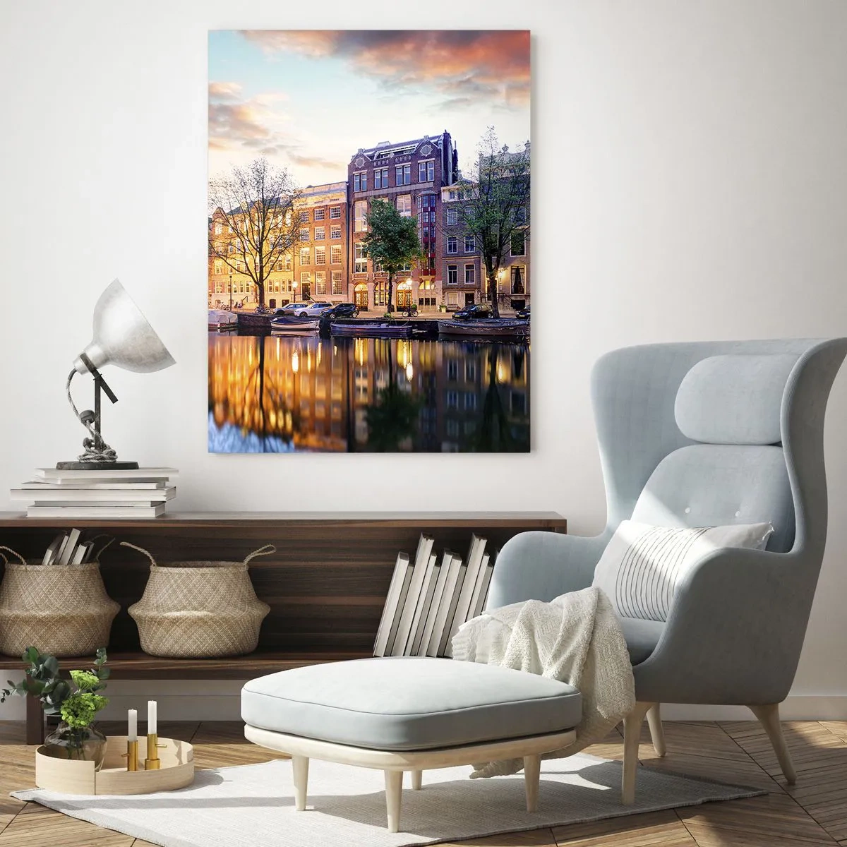 Quadro su vetro - Canale di Amsterdam al tramonto con riflesso nell'acqua - 50x70cm - Bellezza olandese riservata e tranquilla - Decorazione murale moderna per soggiorno e camera da letto ARTTOR