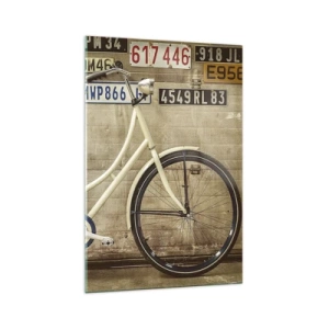 Quadro su vetro - Una bicicletta retrò contro un muro decorato con targhe - 70x100cm - Senza complessi - Decorazione murale moderna per soggiorno e camera da letto ARTTOR