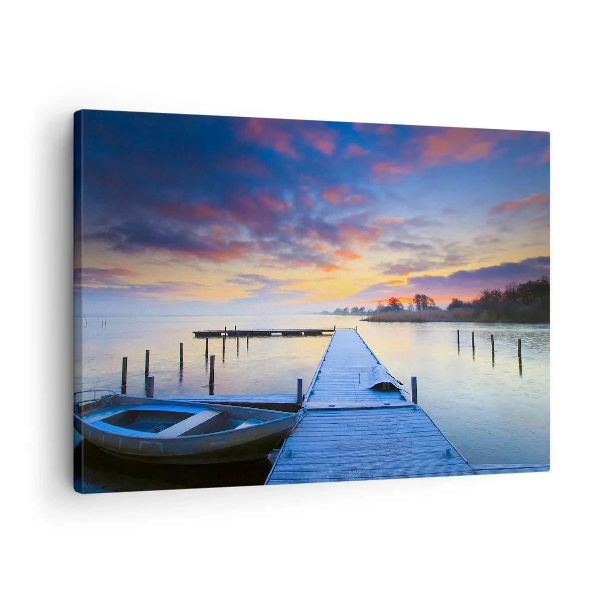 Quadro su tela - Stampe su Tela - Un molo sul lago al tramonto con una barca sulla riva - 70x50cm - Tranquillità violacea e dorata - Decorazione murale moderna per soggiorno e camera da letto ARTTOR