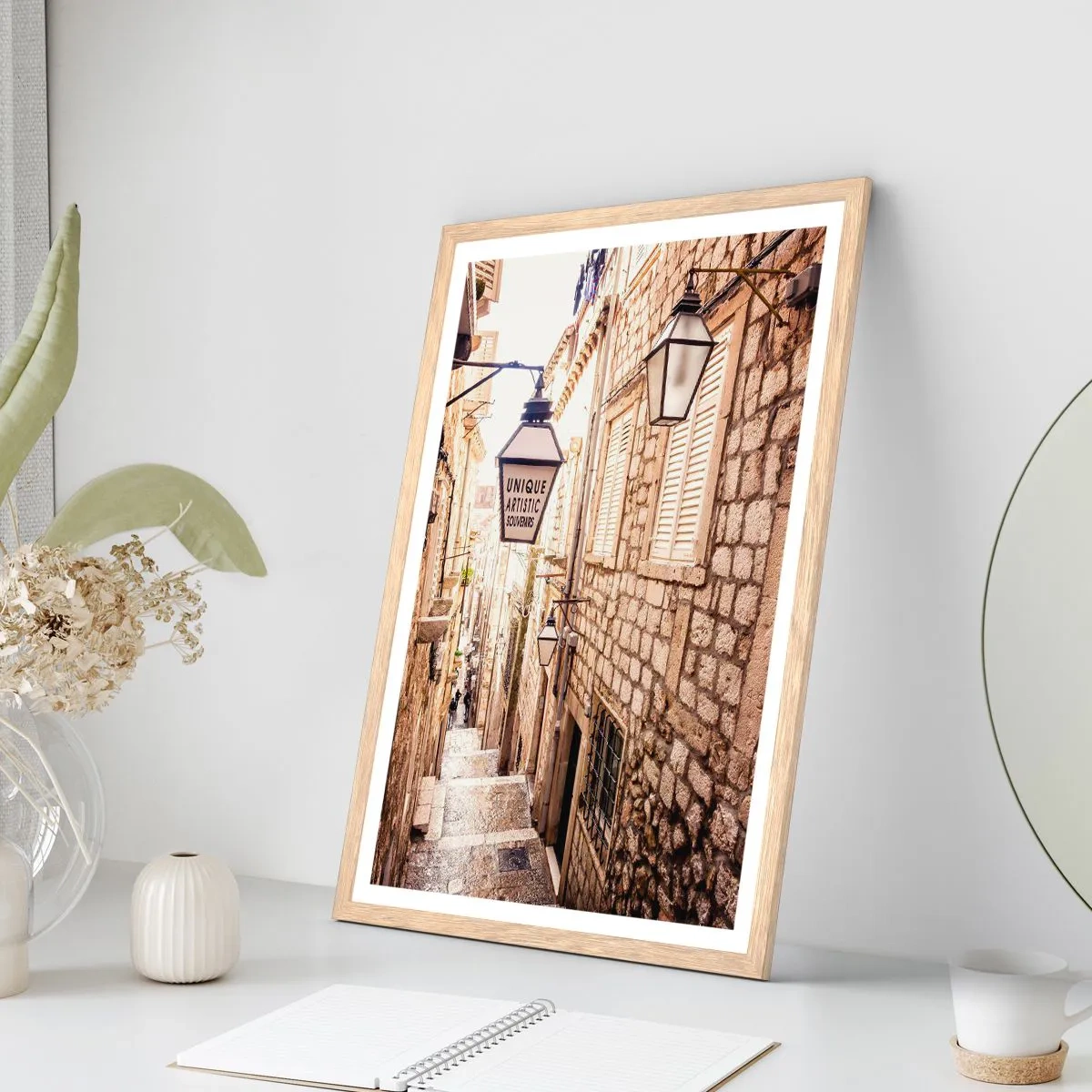 Poster in cornice rovere chiaro - Un vicolo affascinante - 30x40 cm