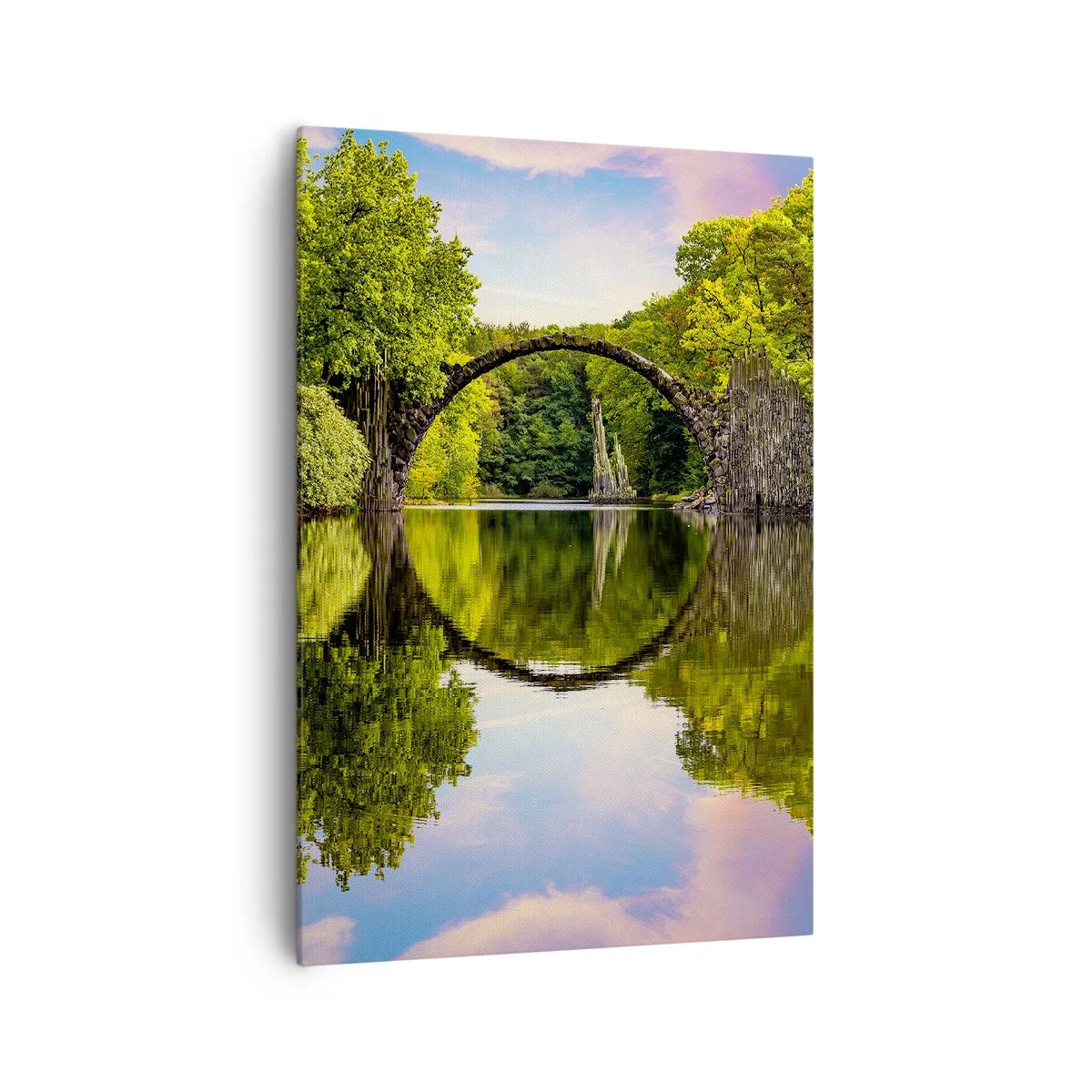 Quadro su tela - Stampe su Tela - Un ponte di pietra sopra un fiume con un riflesso perfetto nell'acqua - 70x100cm - All'incontro di due mondi - Decorazione murale moderna per soggiorno e camera da letto ARTTOR