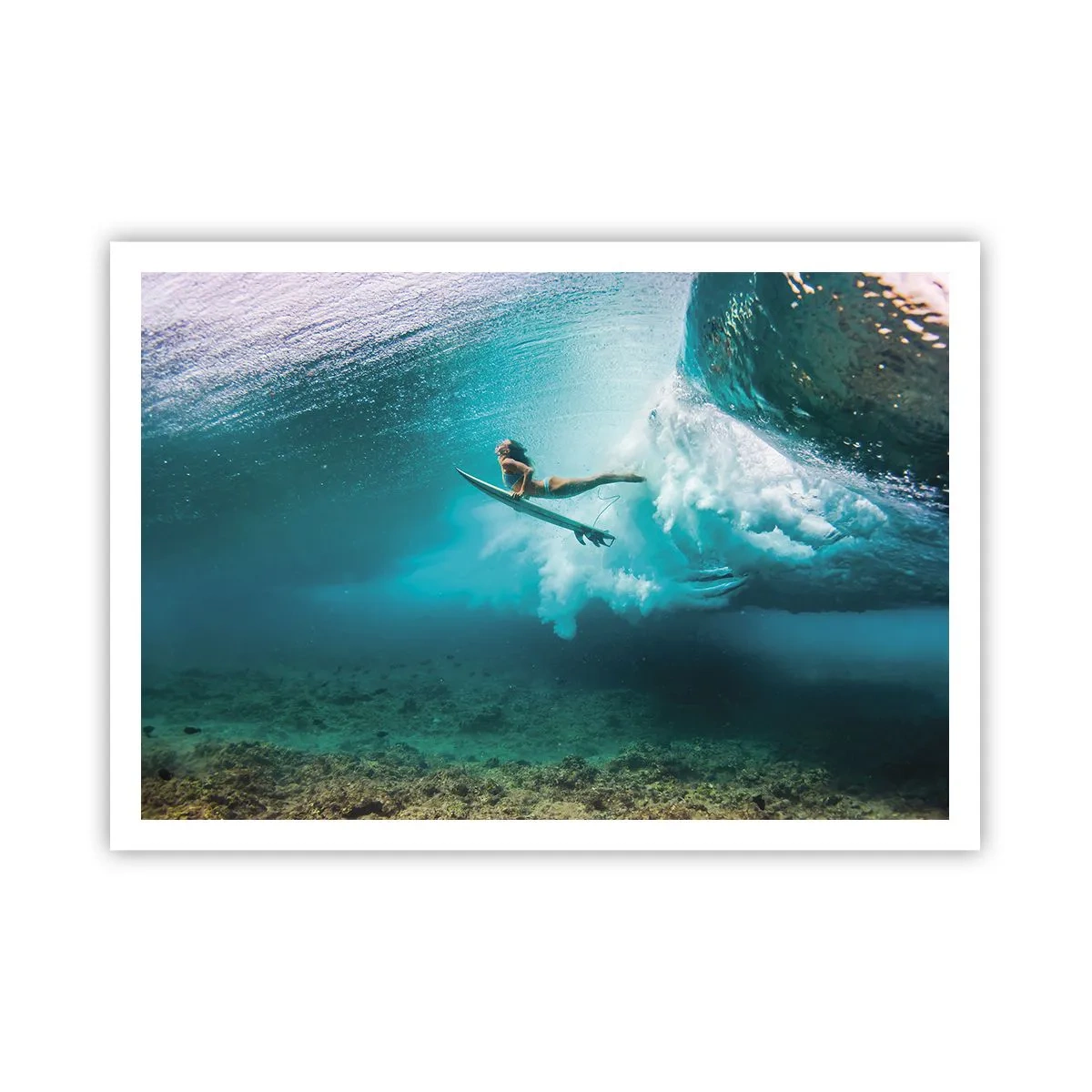 Poster - Surfista sotto un'onda nell'acqua blu dell'oceano - 100x70cm - Mondo subacqueo - Decorazione murale moderna per soggiorno e camera da letto ARTTOR