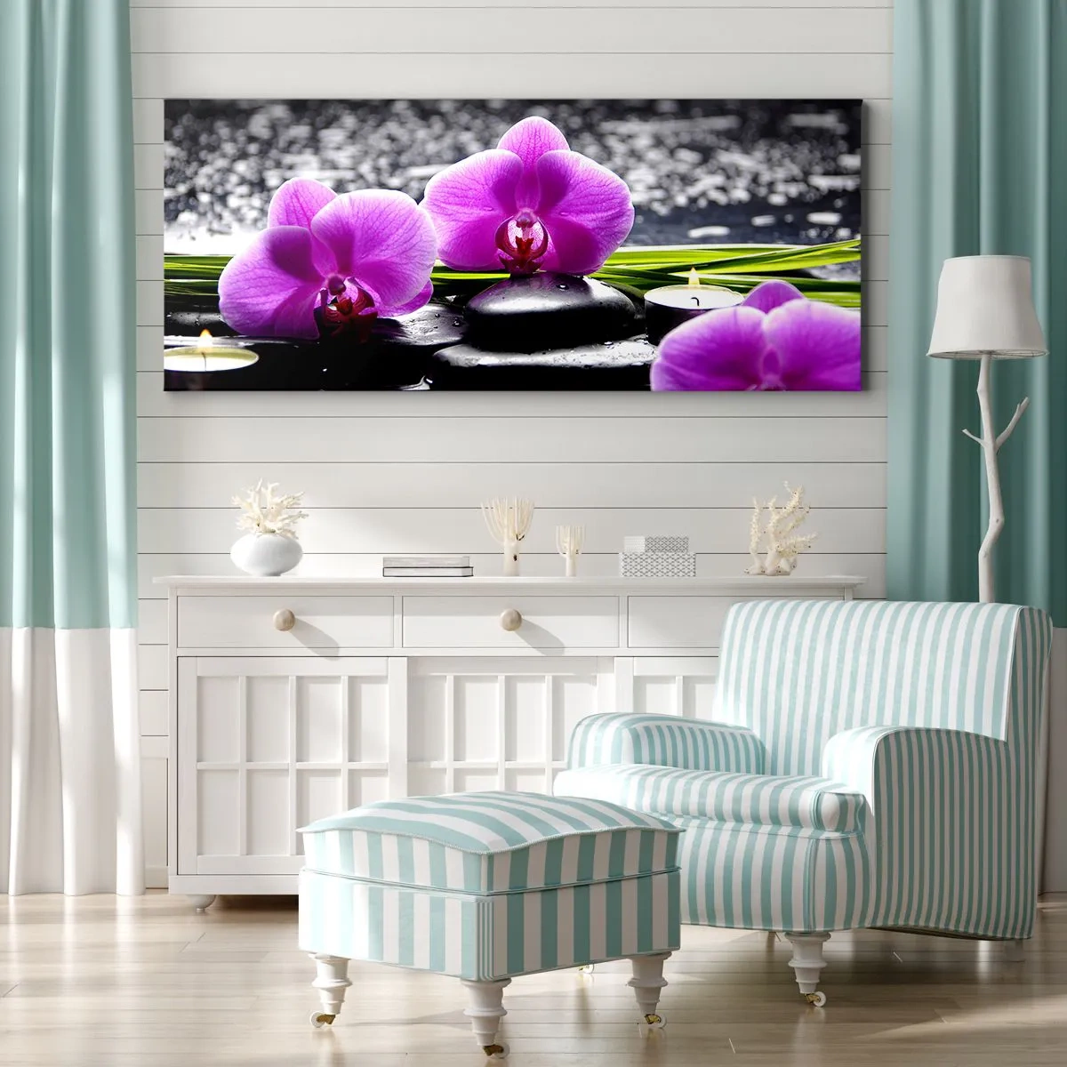 Quadro su tela - Stampe su Tela - Orchidee viola su uno sfondo di pietre e candele in un ambiente rilassante - 120x50cm - Annegare nel silenzio e nella pace - Decorazione murale moderna per soggiorno e camera da letto ARTTOR
