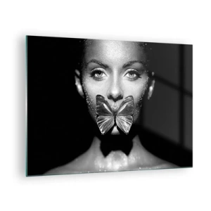 Quadro su vetro - Ritratto di una donna con una farfalla sulle labbra in bianco e nero - 70x50cm - Il bacio delle farfalle - Decorazione murale moderna per soggiorno e camera da letto ARTTOR