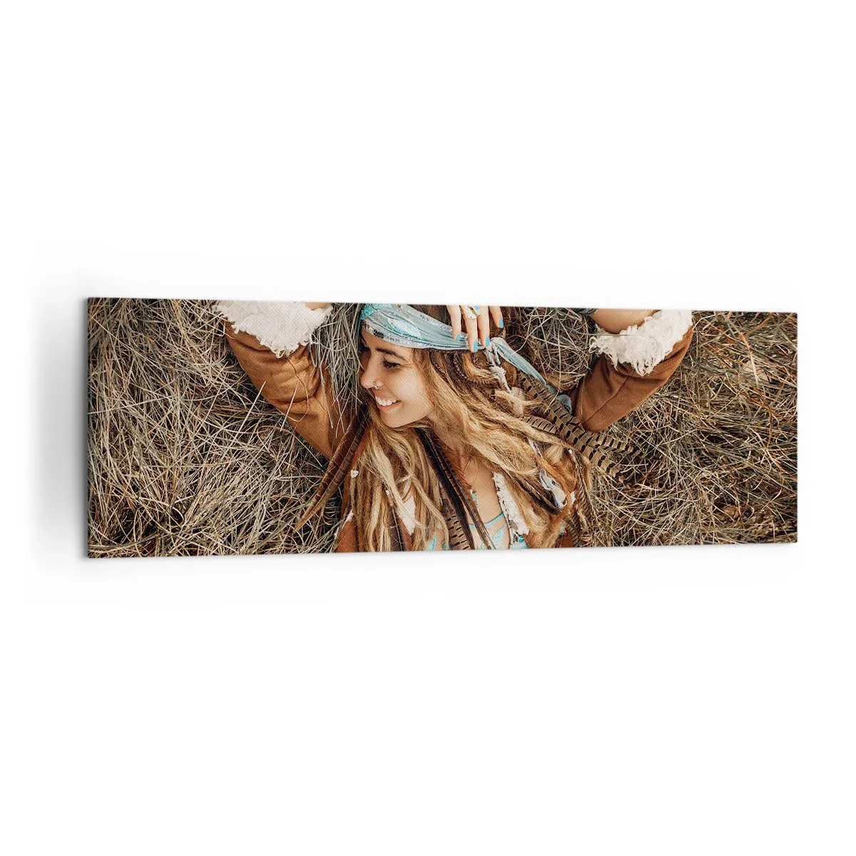 Quadro su tela - Stampe su Tela - Donna in stile boho sdraiata sul fieno - 160x50cm - Verso gli anni dell'amore - Decorazione murale moderna per soggiorno e camera da letto ARTTOR