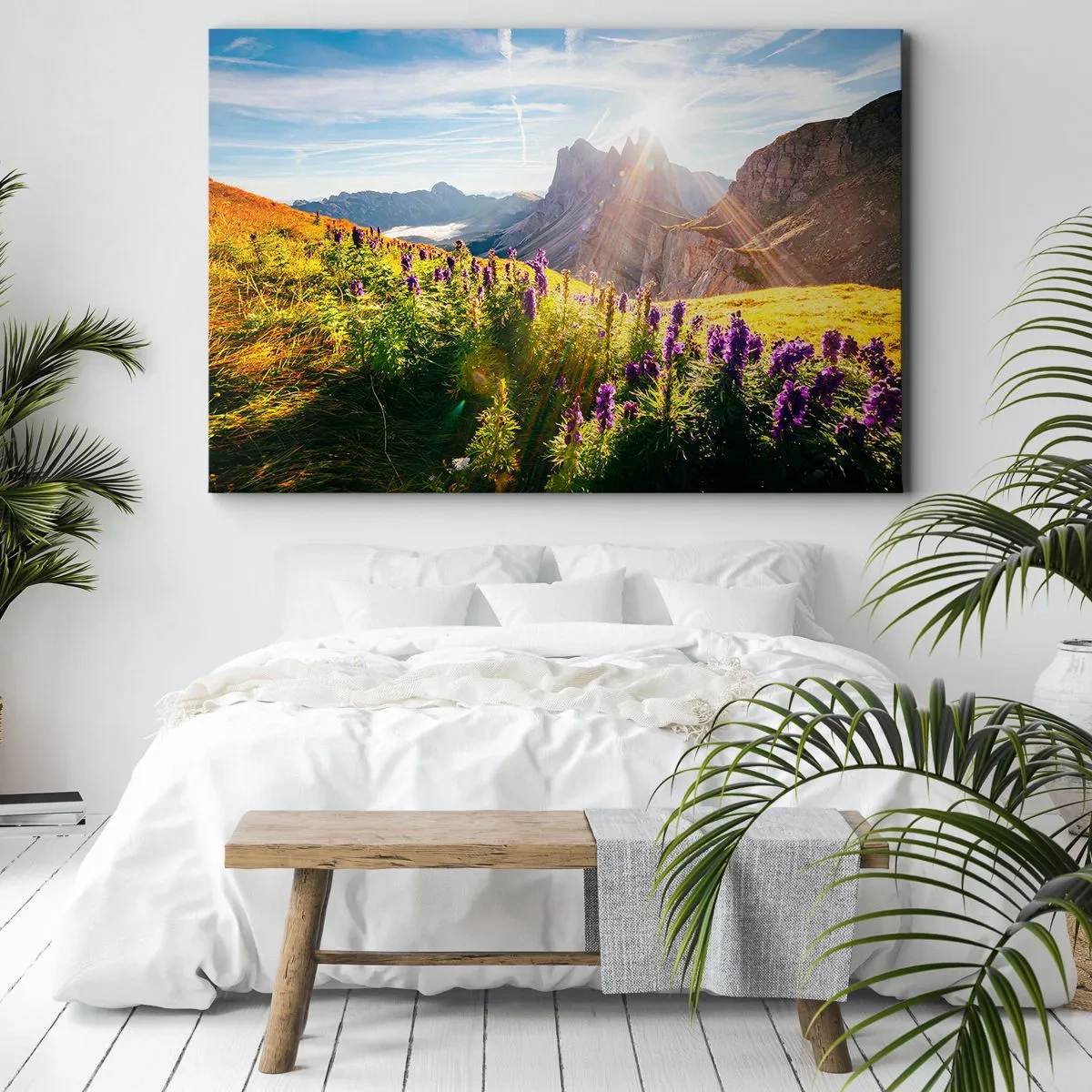 Quadro su tela - Stampe su Tela - Paesaggio montano con fiori alla luce del sole nascente - 120x80cm - La vita segreta delle erbe - Decorazione murale moderna per soggiorno e camera da letto ARTTOR