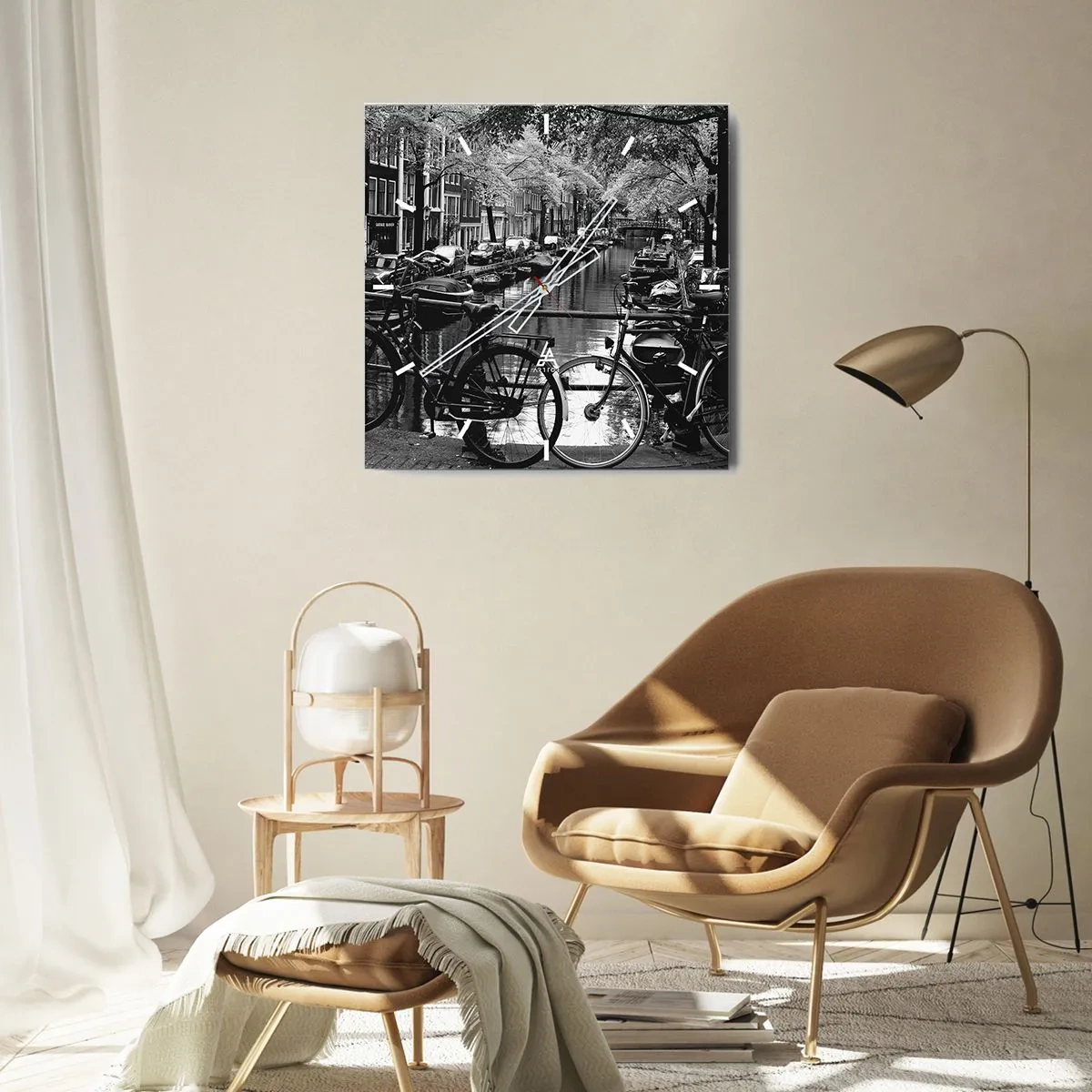 Orologio da parete - Orologio in Vetro - Canale con biciclette in fotografia in bianco e nero - 30x30cm - Vista molto olandese - Decorazione murale moderna per soggiorno e camera da letto ARTTOR