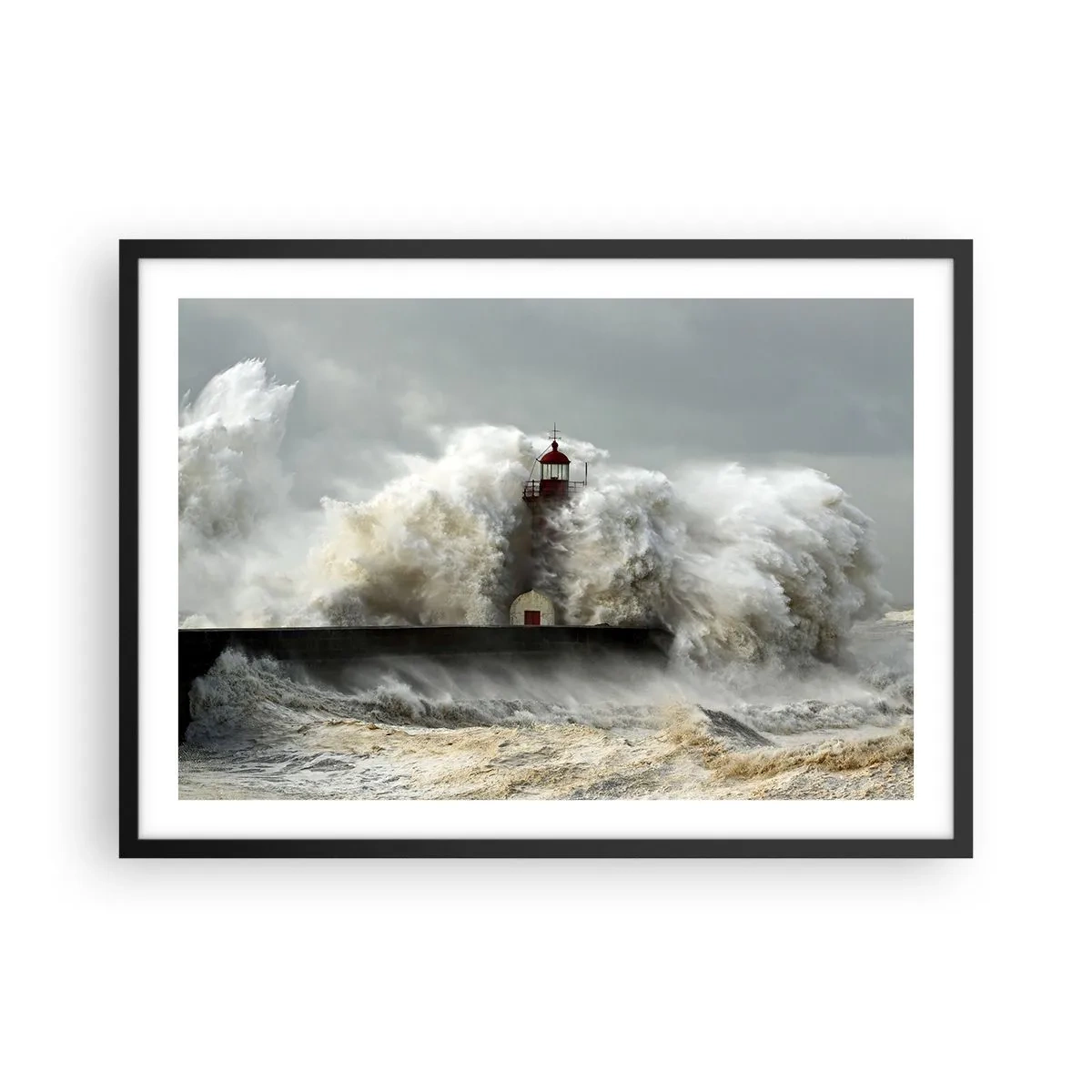 Poster in cornice nera - Un faro circondato da onde agitate durante una tempesta - 70x50cm - L'ira dell'oceano - Decorazione murale moderna per soggiorno e camera da letto ARTTOR