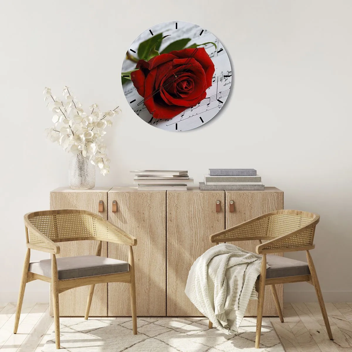 Orologio da parete - Orologio in Vetro - Una rosa rossa su uno sfondo di note musicali - 30x30cm - La musica dei sentimenti in scarlatto - Decorazione murale moderna per soggiorno, cucina e camera da letto ARTTOR