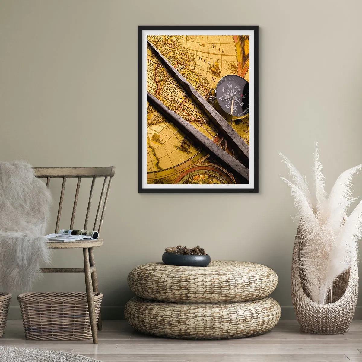 Poster in cornice nera - Vecchia mappa con bussola e strumenti di navigazione - 50x70cm - Dove sono questi tesori? - Decorazione murale moderna per soggiorno e camera da letto ARTTOR