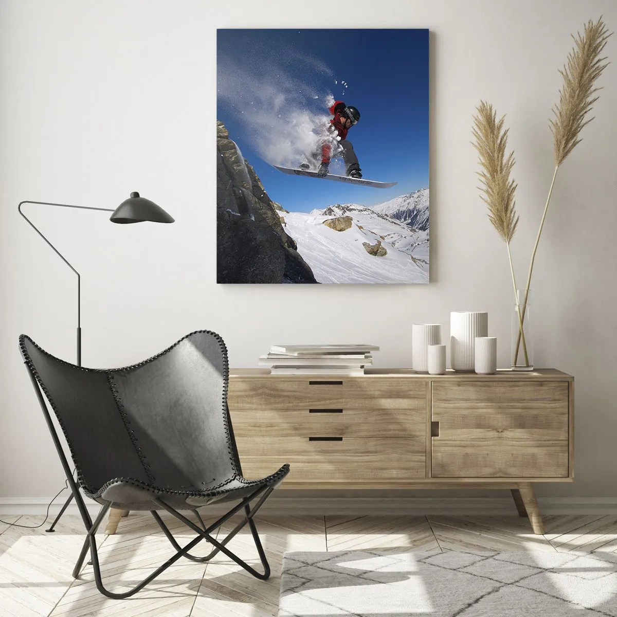 Quadro su vetro - Uno snowboarder salta da una roccia contro un paesaggio montano - 70x100cm - E diventi parte del panorama - Decorazione murale moderna per soggiorno e camera da letto ARTTOR