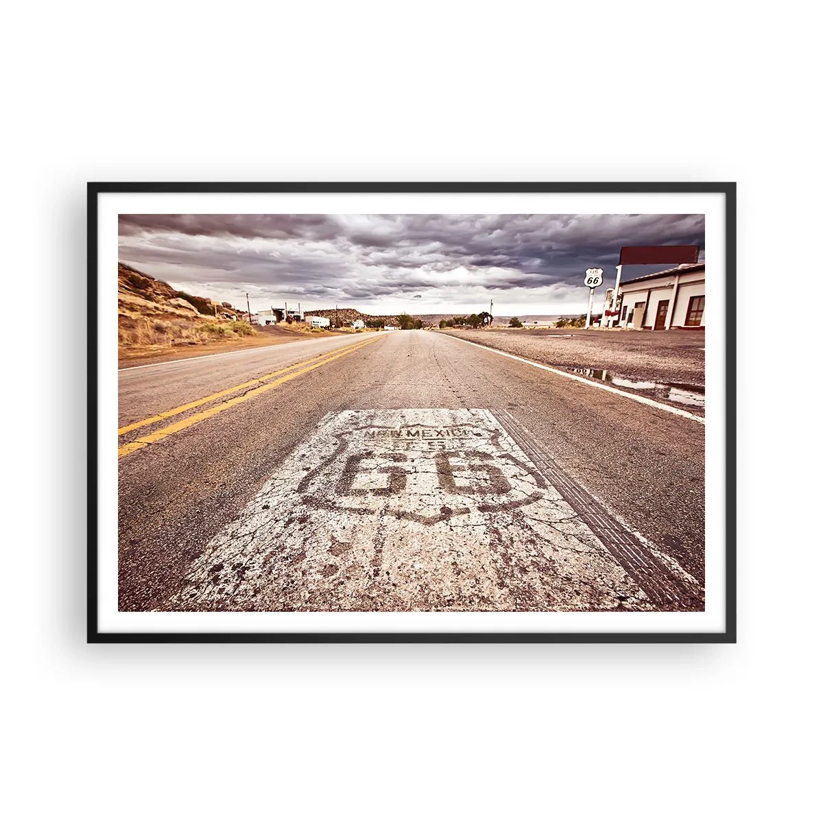 Poster in cornice nera - Route 66 in un clima desertico con un cielo pittoresco - 100x70cm - La Route 66: una leggenda americana - Decorazione murale moderna per soggiorno e camera da letto ARTTOR