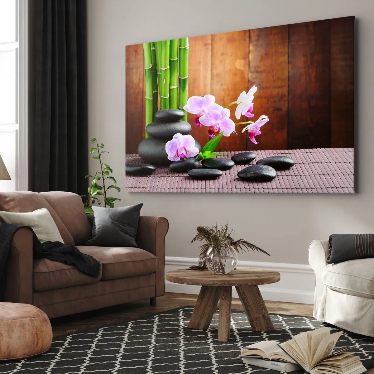 Quadro su tela - Stampe su Tela - Bambù in stile zen, pietre e orchidee rosa su uno sfondo di legno - 120x80cm - Scopri i piaceri dell'oriente - Decorazione murale moderna per soggiorno e camera da letto ARTTOR