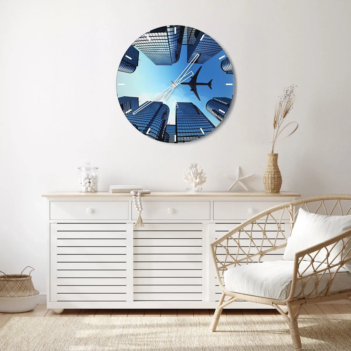 Orologio da parete - Orologio in Vetro - Un aereo sopra i moderni grattacieli contro un cielo blu - 30x30cm - Panorama dal canyon di vetro - Decorazione murale moderna per soggiorno, cucina e camera da letto ARTTOR