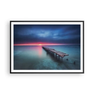Poster in cornice nera - Un molo di legno che conduce direttamente al mare al tramonto - 100x70cm - Tra il cielo e la terra - Decorazione murale moderna per soggiorno e camera da letto ARTTOR