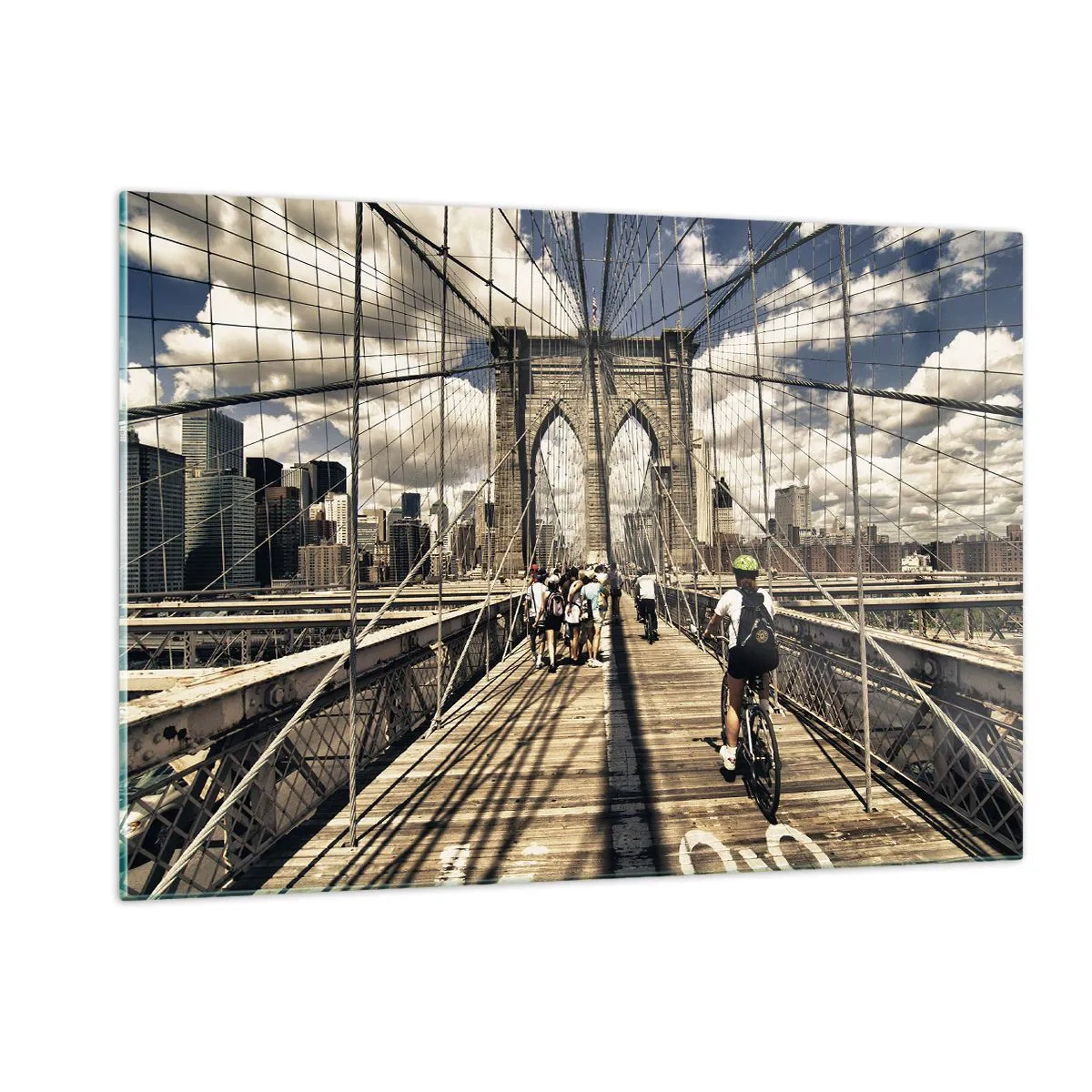 Quadro su vetro - Il ponte di Brooklyn in una giornata di sole con pedoni e ciclisti - 120x80cm - Dritto al cuore della città - Decorazione murale moderna per soggiorno e camera da letto ARTTOR