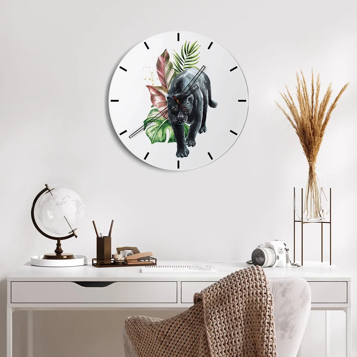 Orologio da parete - Orologio in Vetro - Pantera nera con foglie esotiche su sfondo bianco - 30x30cm - Cuore selvaggio - Decorazione murale moderna per soggiorno, cucina e camera da letto ARTTOR