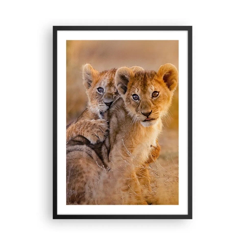 Poster in cornice nera - Cuccioli di leone nella savana africana - 50x70cm - Non disturbare! Giochiamo - Decorazione murale moderna per soggiorno e camera da letto ARTTOR