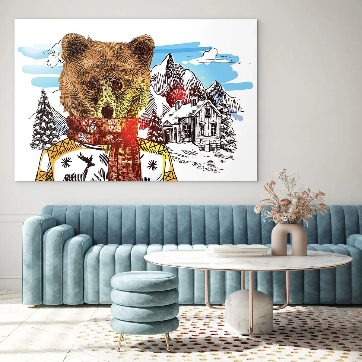 Quadro su vetro - Un orso con maglione e sciarpa, sullo sfondo montagne e una casa. - 100x70cm - La capanna dell'orso - Decorazione murale moderna per soggiorno e camera da letto ARTTOR