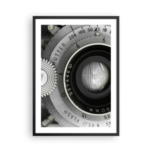 Poster in cornice nera - Primo piano dell'obiettivo di una macchina fotografica con dettagli metallici - 50x70cm - Racconto su Hollywood - Decorazione murale moderna per soggiorno e camera da letto ARTTOR