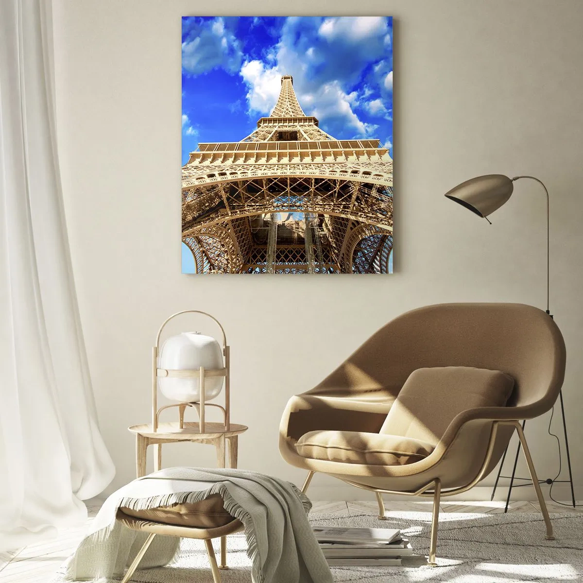 Quadro su vetro - La Torre Eiffel dal basso contro un cielo blu - 80x120cm - Toccare il cielo e le nuvole - Decorazione murale moderna per soggiorno e camera da letto ARTTOR