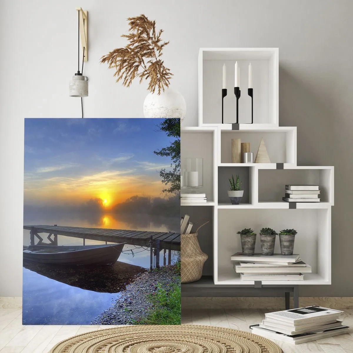 Quadro su vetro - Una barca al molo all'alba sul lago - 50x70cm - Come la normalità diventa magica - Decorazione murale moderna per soggiorno e camera da letto ARTTOR