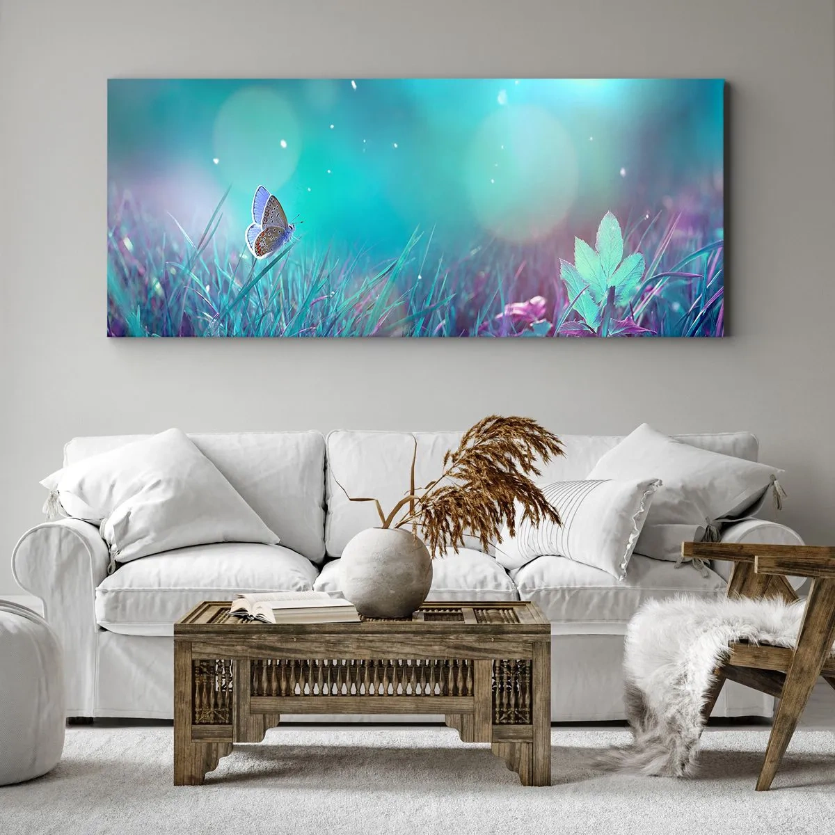 Quadro su tela - Stampe su Tela - Una farfalla sull'erba alla luce dei riflessi sfocati - 140x50cm - La vita segreta del prato - Decorazione murale moderna per soggiorno e camera da letto ARTTOR