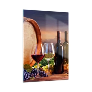 Quadro su vetro - Viti, una botte e bicchieri sullo sfondo del sole al tramonto - 50x70cm - Qui la vita ha gusto - Decorazione murale moderna per soggiorno e camera da letto ARTTOR