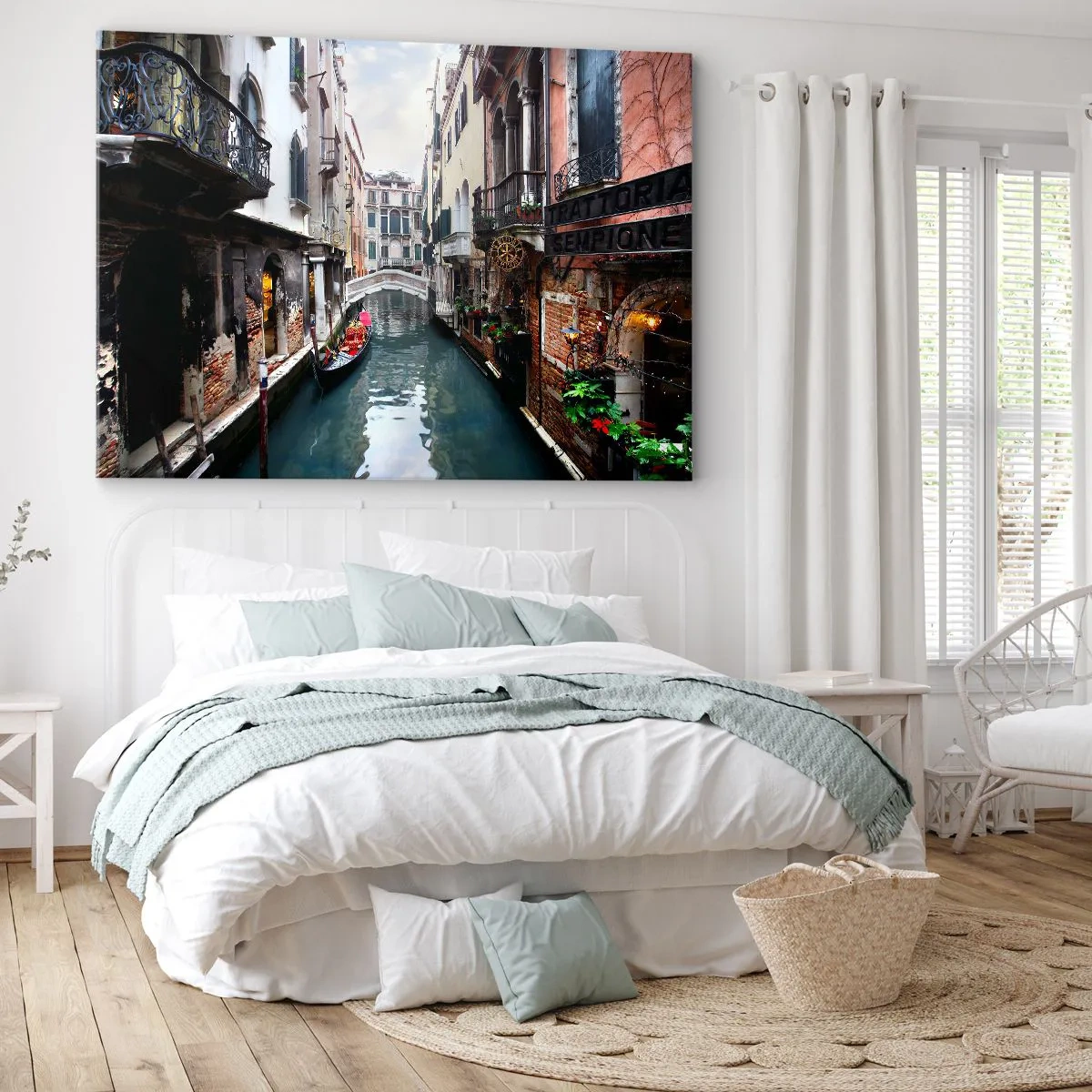 Quadro su tela - Stampe su Tela - Un canale a Venezia con una gondola ed edifici storici - 70x50cm - Paesaggio veneziano con gondola e ponte - Decorazione murale moderna per soggiorno e camera da letto ARTTOR