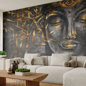 Fotomurali Premium Sand - Un'immagine dorata del Buddha su uno sfondo scuro con bambù - 100x70cm - Senti la pace - Decorazione murale moderna per soggiorno e camera da letto ARTTOR