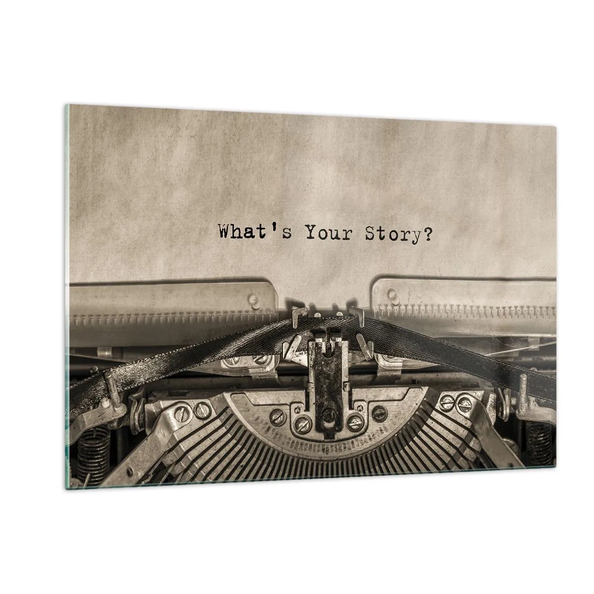 Quadro su vetro - Primo piano di una macchina da scrivere con il testo "Qual è la tua storia?" - 120x80cm - Rispondimi - Decorazione murale moderna per soggiorno e camera da letto ARTTOR