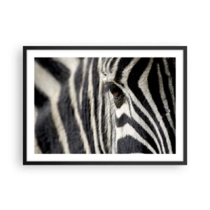 Poster in cornice nera - Primo piano dell'occhio di una zebra con strisce bianche e nere - 70x50cm - Ritratto a strisce - Decorazione murale moderna per soggiorno e camera da letto ARTTOR