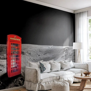 Fotomurali Premium Canvas - Cabina telefonica rossa sulla luna - 100x70cm - Scherzo cosmico - Decorazione murale moderna per soggiorno e camera da letto ARTTOR