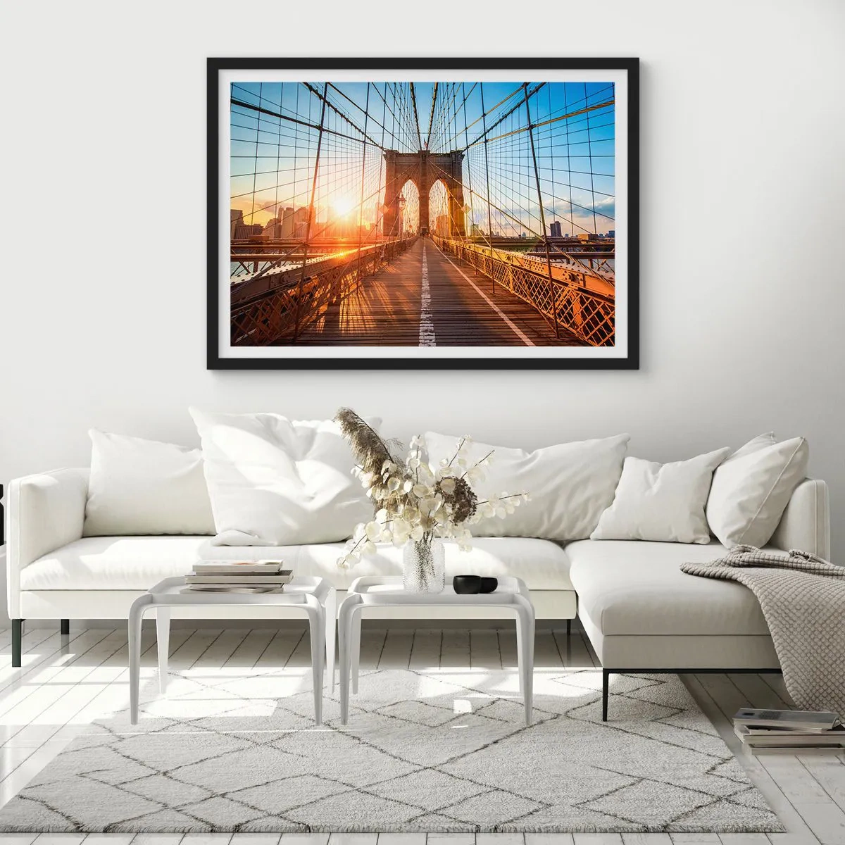 Poster in cornice nera - Il ponte alla luce del tramonto con vista sulla città - 100x70cm - Sul ponte d'oro - Decorazione murale moderna per soggiorno e camera da letto ARTTOR