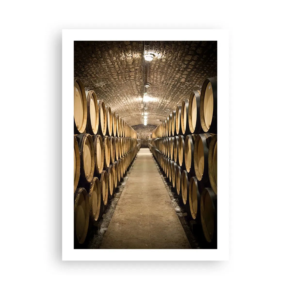 Poster - Una cantina piena di botti di vino - 50x70cm - Nella cantina in mattoni - Decorazione murale moderna per soggiorno e camera da letto ARTTOR